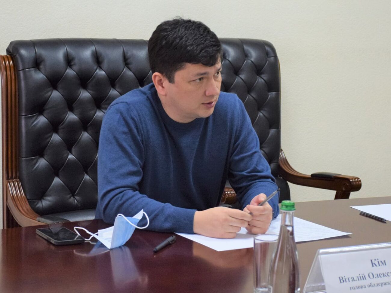 Ким: Мы их вычисляем, со многими работают спецслужбы