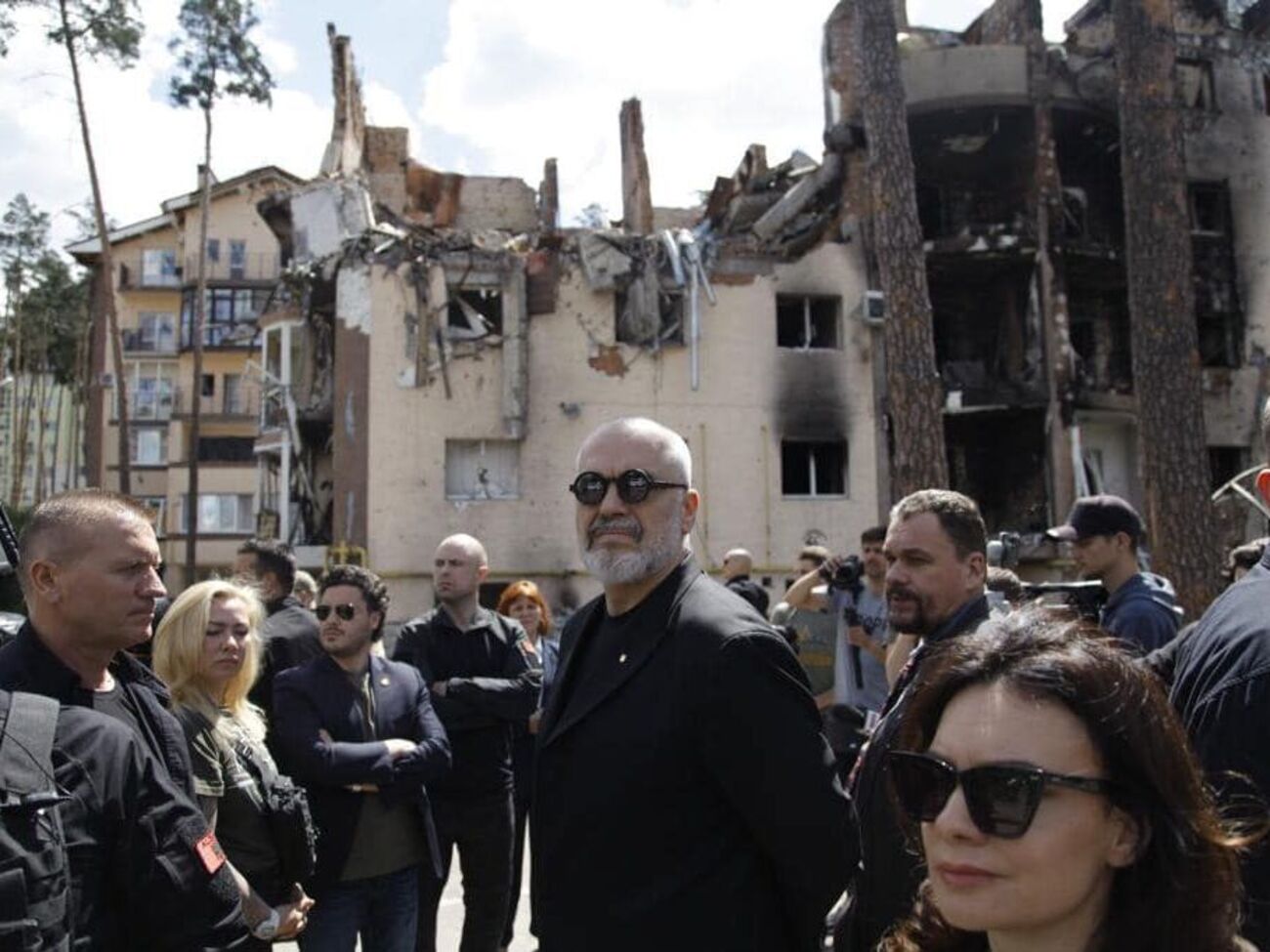 Рама (в центрі) та Абазович (на тлі) 15 червня відвідали Ірпінь