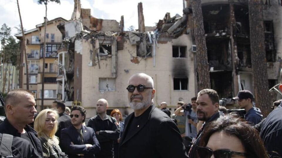 Рама (по центру) и Абазович (на фоне) 15 июня посетили Ирпень