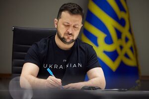 Зеленський прийняв запрошення на саміти