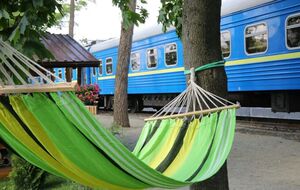 "Железный городок". "Укрзалізниця" открыла в Ирпене комплекс для проживания людей, которые из-за войны остались без жилья. Фоторепортаж