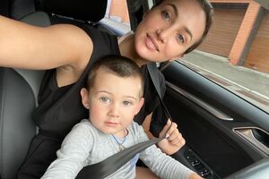 Різатдінова разом із сином живуть у Болгарії