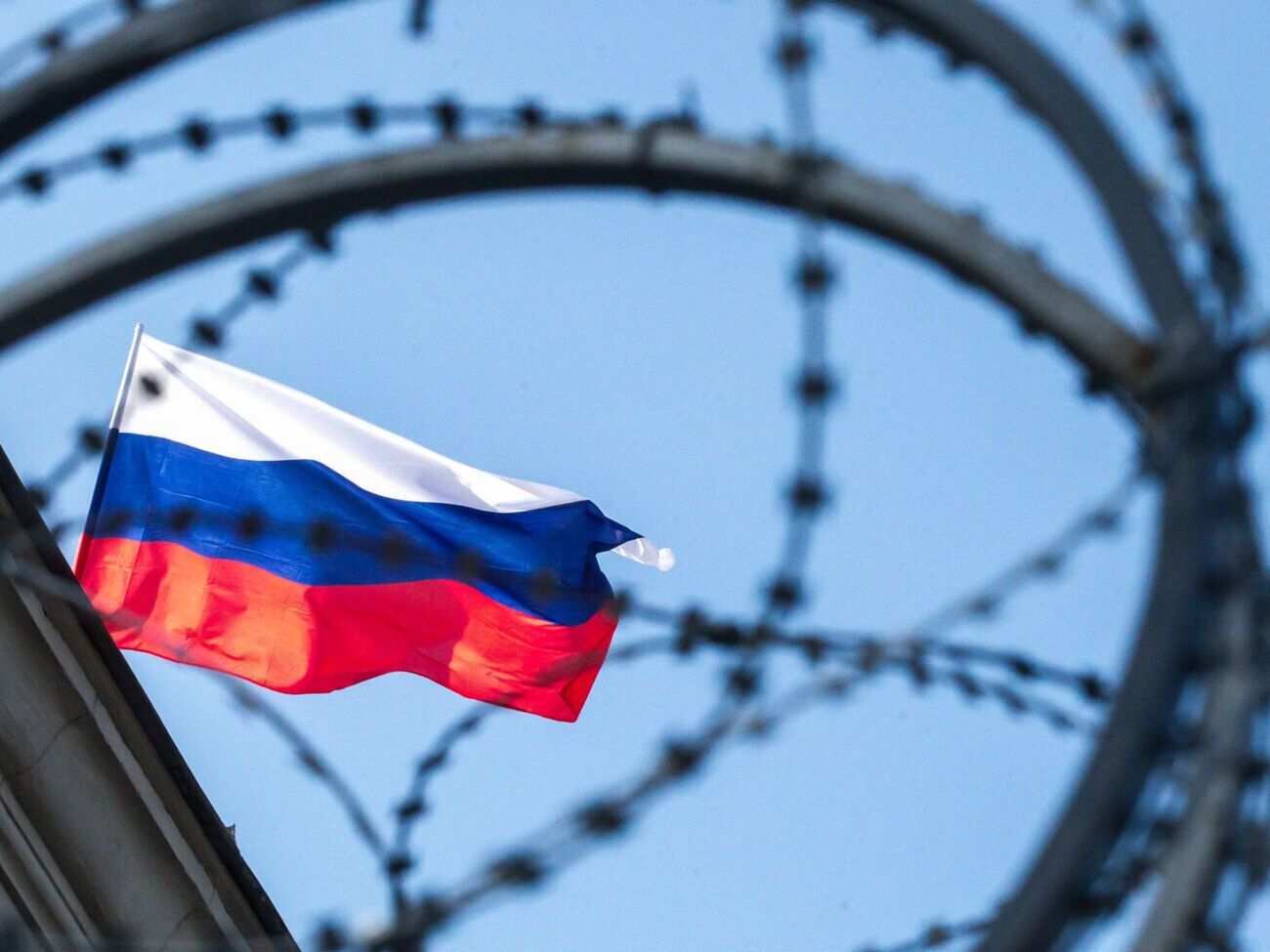 По информации глобальной базы данных по отслеживанию санкций Castellum, с конца февраля по июнь на РФ было наложено почти 8 тыс. ограничений