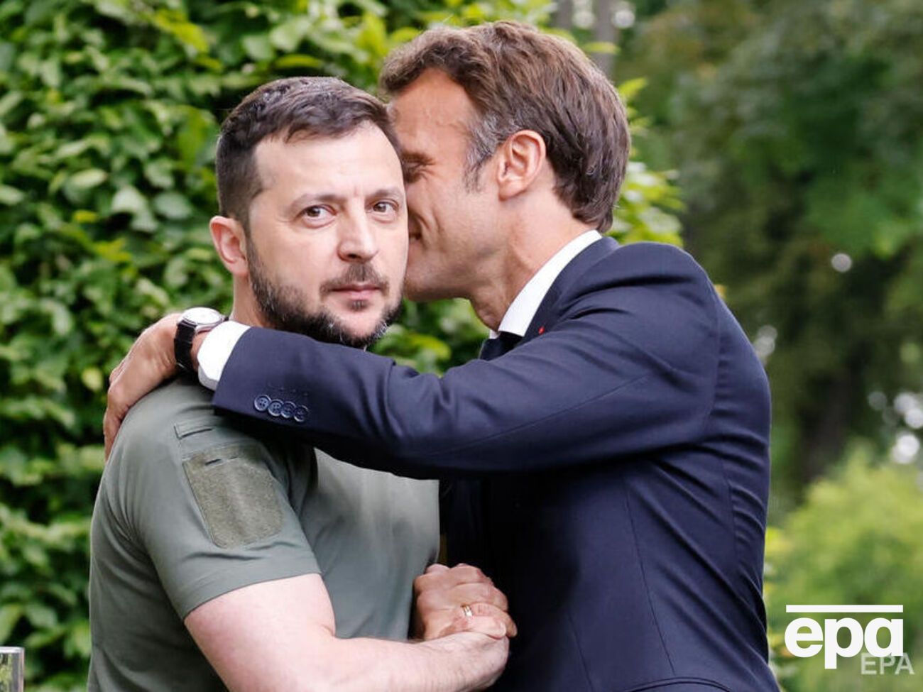 Это популярное фото Зеленского и Макрона сделал французский фотограф агентства AFP