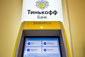 "Тінькофф" заявив, що "вимушений підлаштовуватися під поточні реалії у світі"