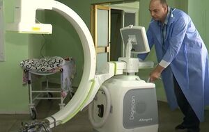 Для лікарні у Дніпрі передали апарат ШВЛ, портативний рентгенапарат і наркозну станцію, які допоможуть лікарям рятувати більше людей зі складними травмами