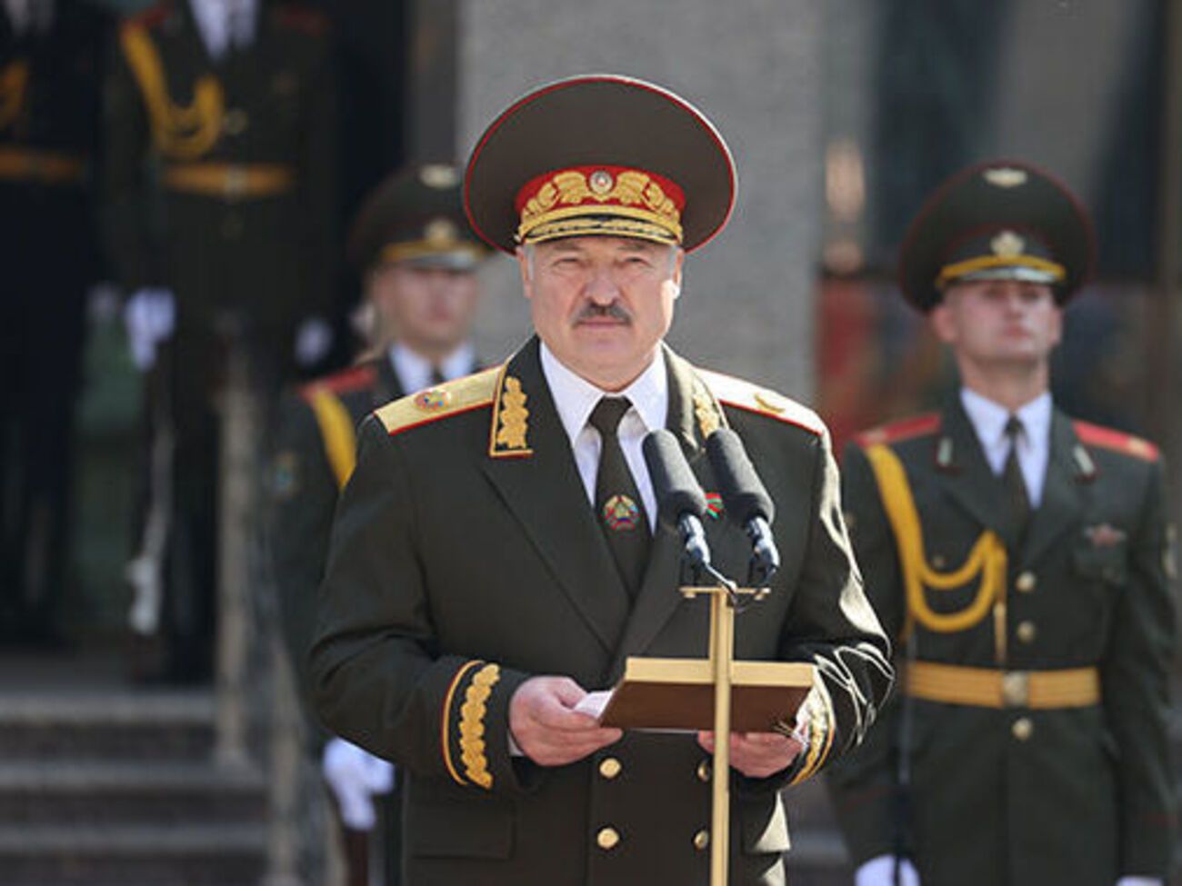 Лукашенко заявив, що Путін ніколи не схиляв його до вторгнення в Україну