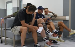 Футболисты начали проходить медосмотры перед возобновлением тренировок