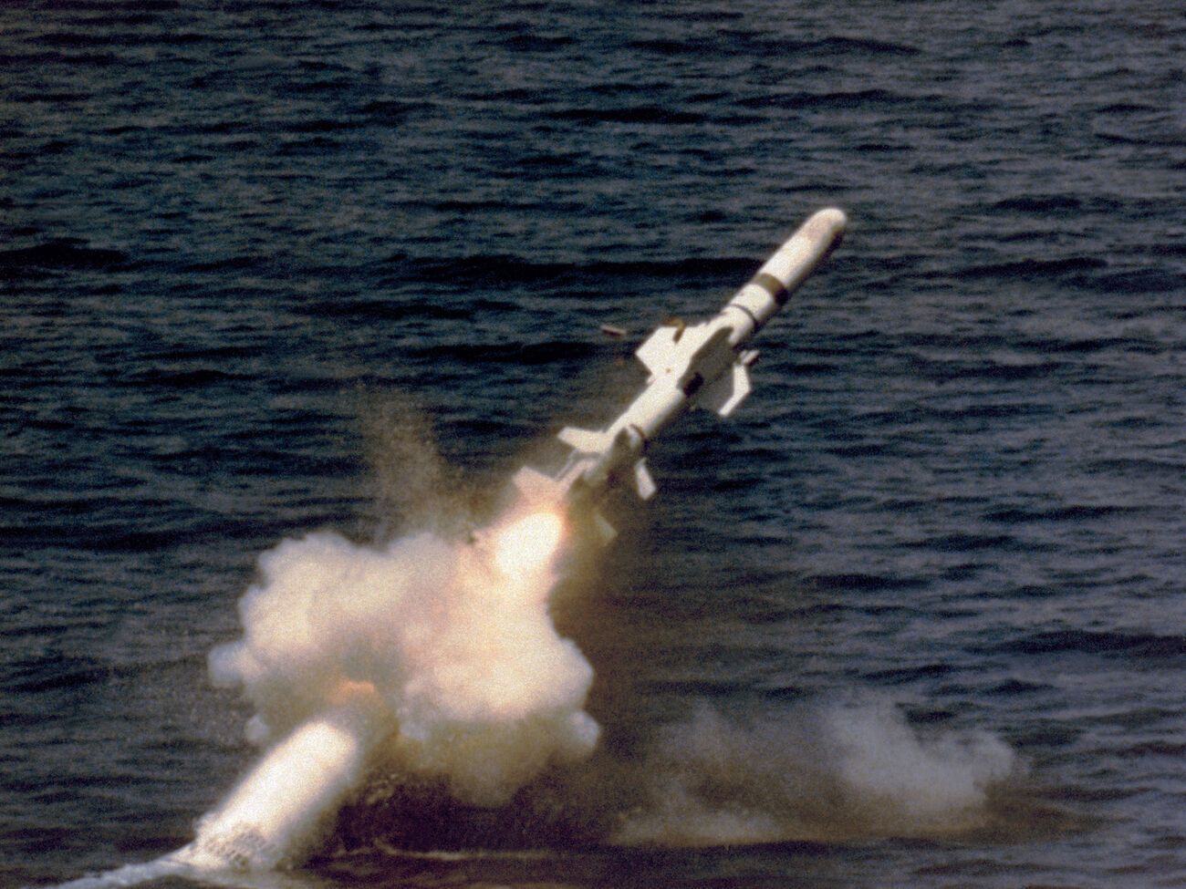 В Черном море 17 июня Украина впервые применила ракеты Harpoon, поразив буксир ЧМФ РФ "Василий Бех"
