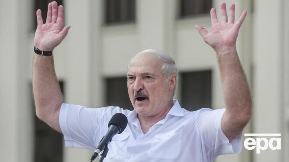 Лукашенко: Доводиться і на заході тримати збройні сили напоготові, і на півдні