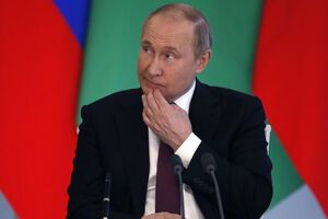 Путин сделал из РФ "нерукоподаваемого изгоя", отметил Подоляк (на фото)