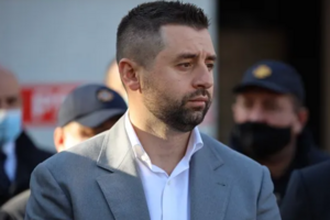 Арахамія заявив, що наразі Україна не розглядає можливості відновлення переговорів із РФ
