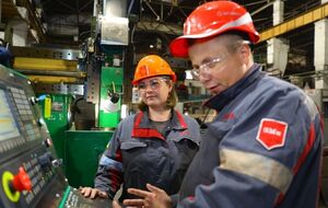 Компания продолжает выплачивать две трети оклада мариупольским сотрудникам, которые эвакуировались на подконтрольную Украине территорию и зарегистрировались в центрах карьеры "Метинвест"