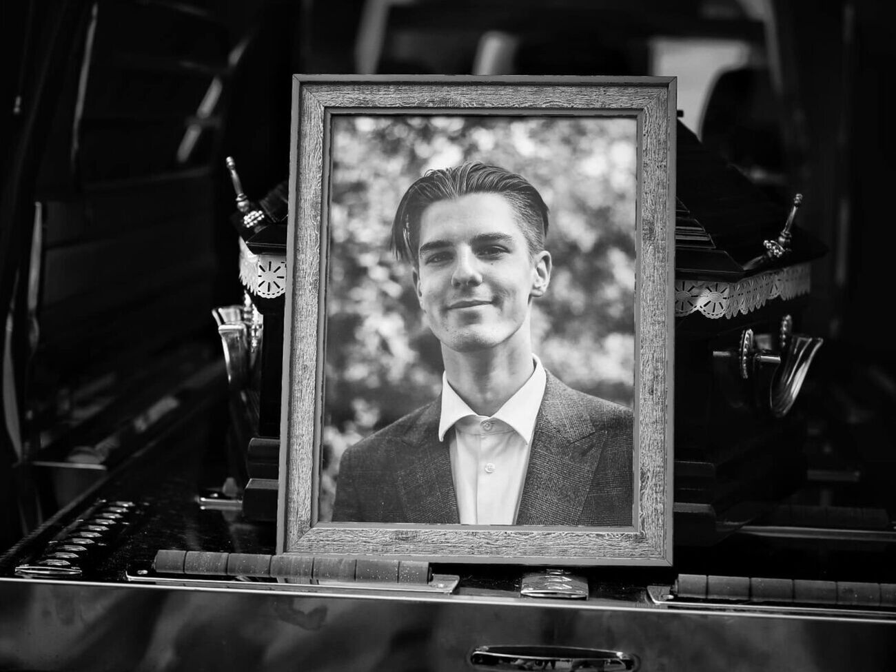 У Києві попрощалися із загиблим на війні активістом Ратушним. Фоторепортаж