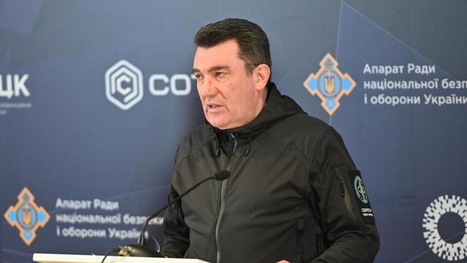 Данілов: Якщо в усьому світі ціна за бензин, умовно, €2 за літр, то як у нас може бути €1?