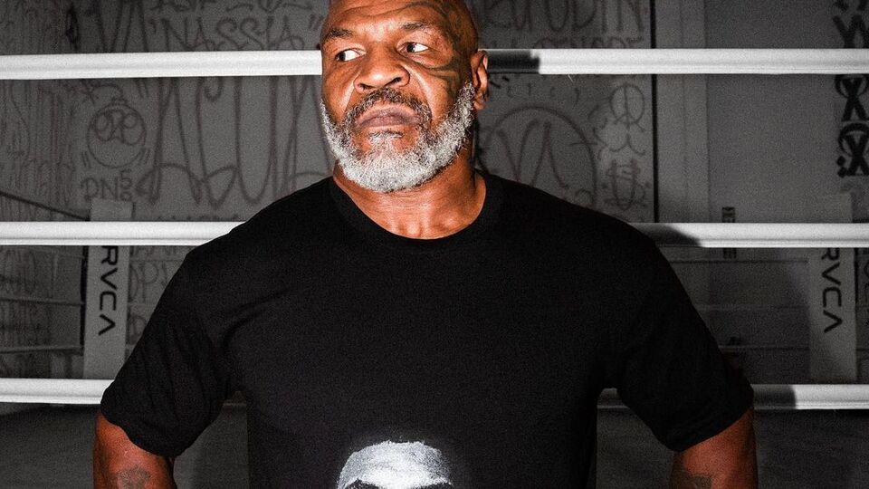 Майк Тайсон завершил карьеру в 2005 году