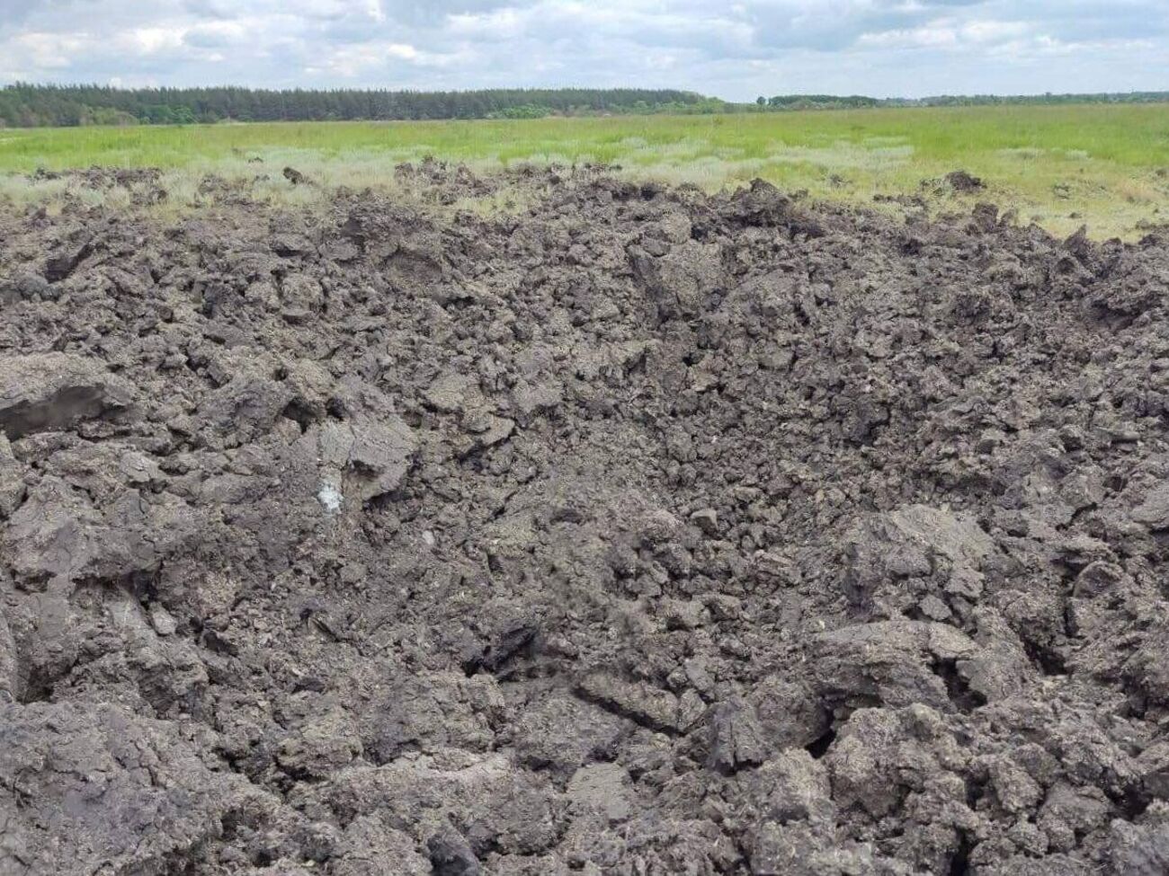 Окупанти з артилерії поцілили в поля, зазначив голова Дніпропетровської облради (фото обстрілу 24 травня)