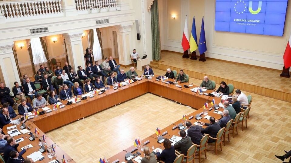 Правительства двух стран заявили о курсе на "дальнейшее сближение украинского и польского народов"