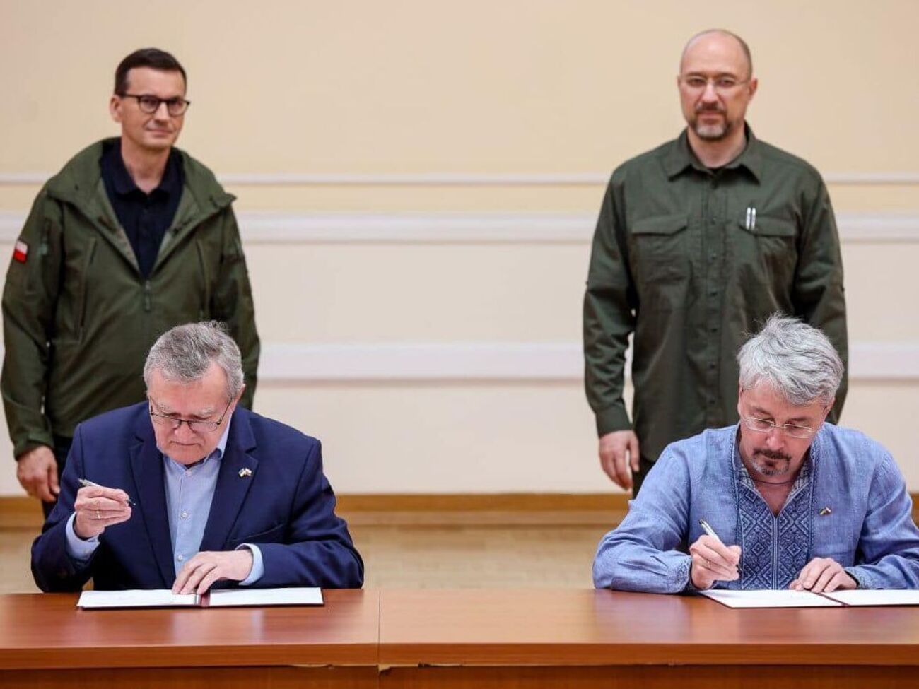 Министерства культуры Украины и Польши считают, что формула "Помним и прощаем" по поводу исторической памяти и сотрудничества между странами может стать "путем искреннего понимания"