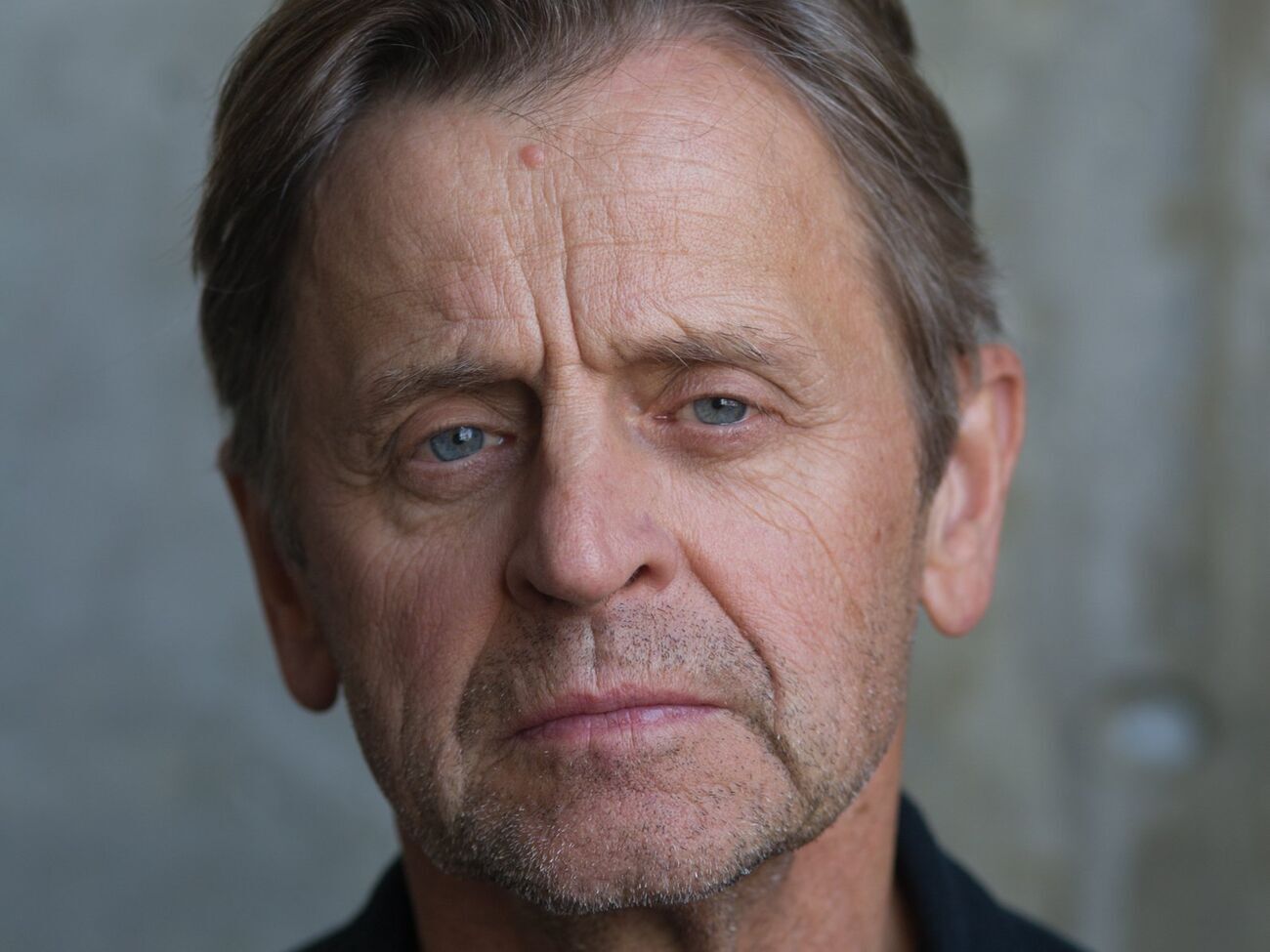 Баришников (на фото) – Путіну: Вашому "русскому миру" – світові страху, світові, що спалює підручники української мови, не бувати