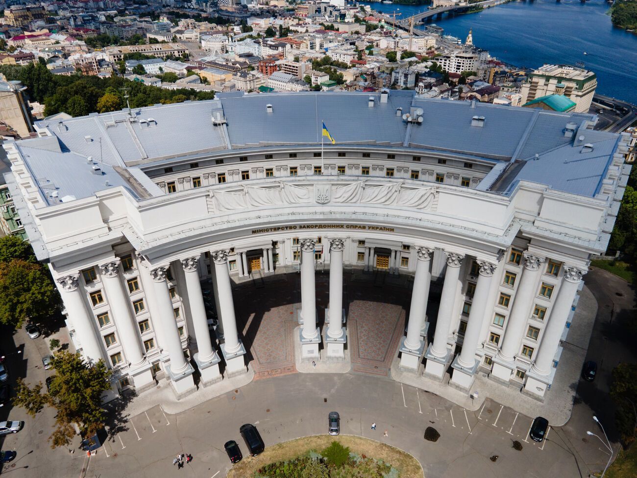 Україна залишається відданою пошуку шляхів деблокування маршрутів у Чорному та Азовському морях, щоб запобігти світовій продовольчій кризі, зазначили в МЗС