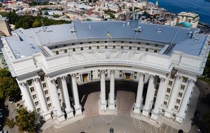 Украина остается преданной поиску путей деблокирования маршрутов в Черном и Азовском морях, чтобы предотвратить мировой продовольственный кризис, отметили в МИД