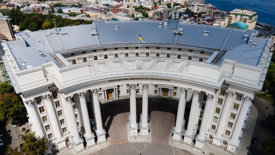 Україна залишається відданою пошуку шляхів деблокування маршрутів у Чорному та Азовському морях, щоб запобігти світовій продовольчій кризі, зазначили в МЗС