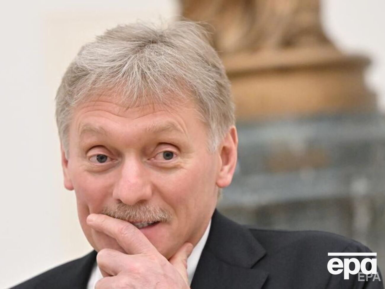 Украину "продолжают пичкать" самым современным&nbsp;оружием, пожаловался Песков