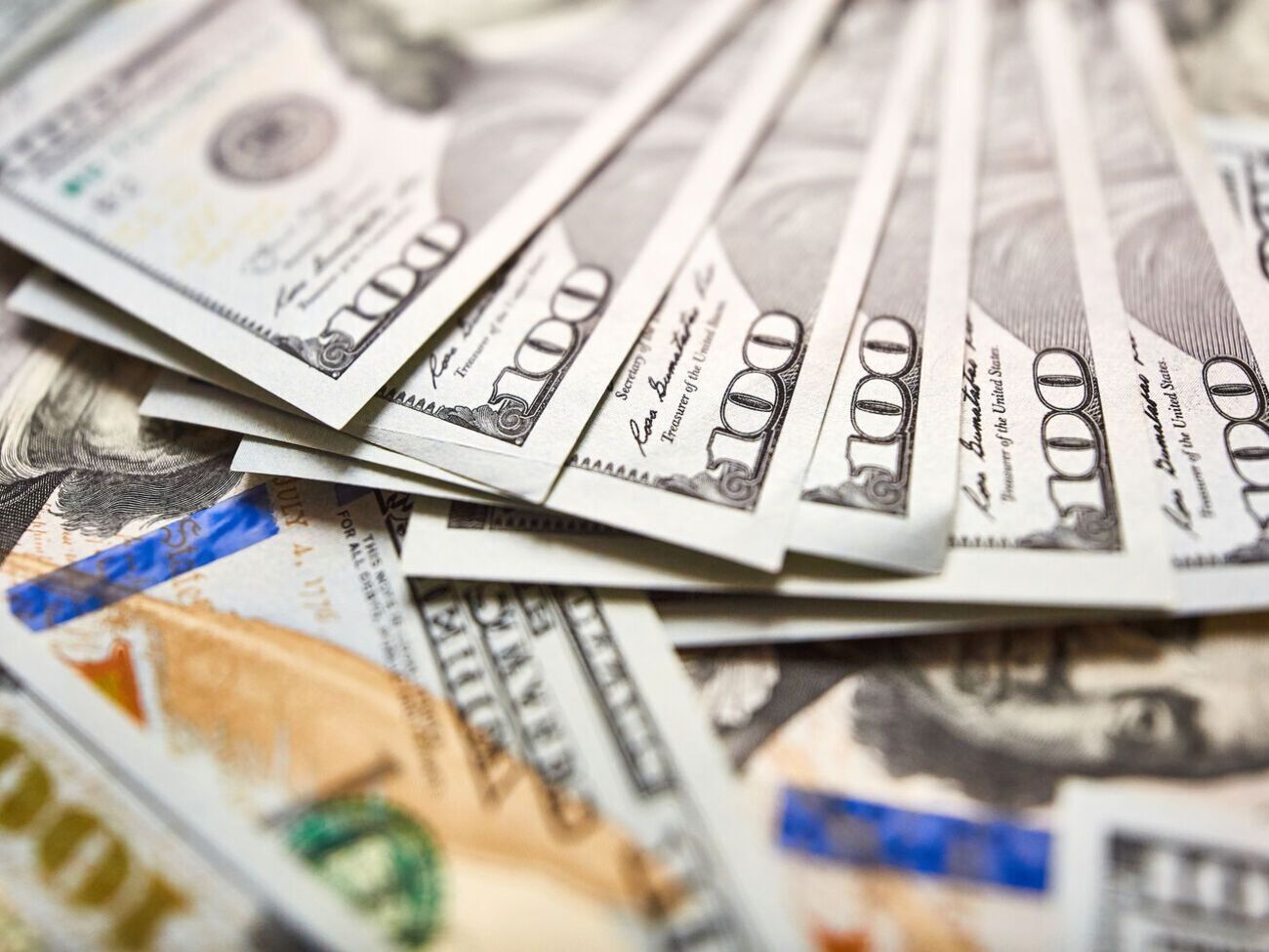 Родственницам похищенных говорят, что "по телефону такие вопросы не решаются", а когда те приходят в оккупационную комендатуру, называют "прайс"