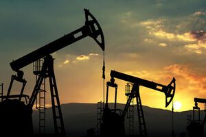 Згідно з низкою галузевих оцінок, західні санкції можуть скоротити видобування у Росії 2–3 млн барелів на добу