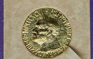 Муратов объявил, что продаст медаль, 22 марта