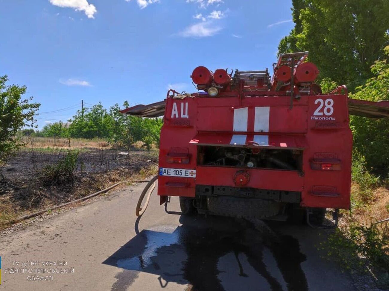 ДСНС продовжує ліквідовувати пожежу