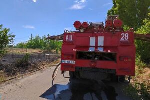 ДСНС продовжує ліквідовувати пожежу
