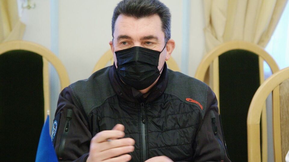 Ситуацию на передовой Данилов назвал напряженной и сложной