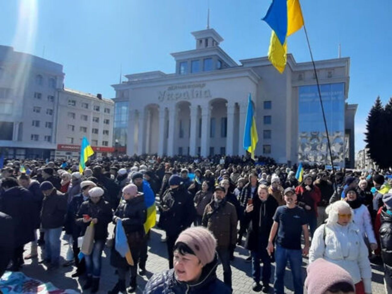 Украинцы неоднократно выходили на массовые митинги в оккупированном Херсоне