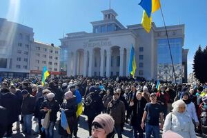 Украинцы неоднократно выходили на массовые митинги в оккупированном Херсоне