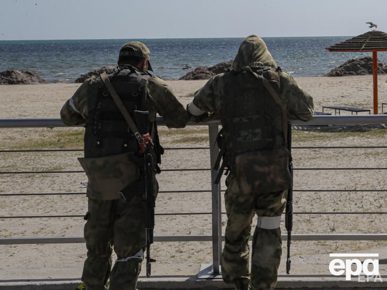 За даними оперативного командування, двоє російських загарбників загинули, ще одного поранено
