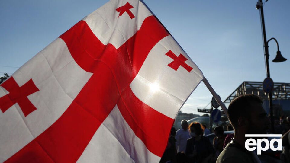 Работники завода Borjomi устроили забастовку из-за необоснованных увольнений и задержек по выплате зарплат