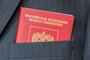 Россияне на оккупированных территориях раздают паспорта РФ