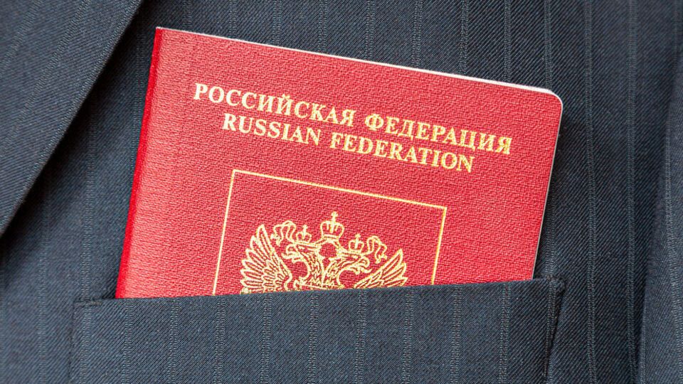 Росіяни на окупованих територіях роздають паспорти РФ