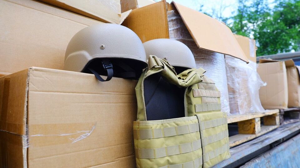 Военные отмечают, что потребность в бронежилетах и касках есть всегда