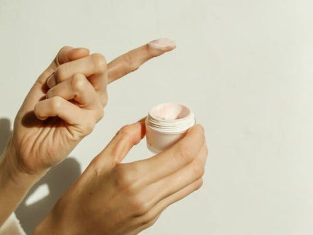 Маска буде корисною для шкіри, особливо якщо вона містить правильні інгредієнти, які допоможуть вирішити проблеми