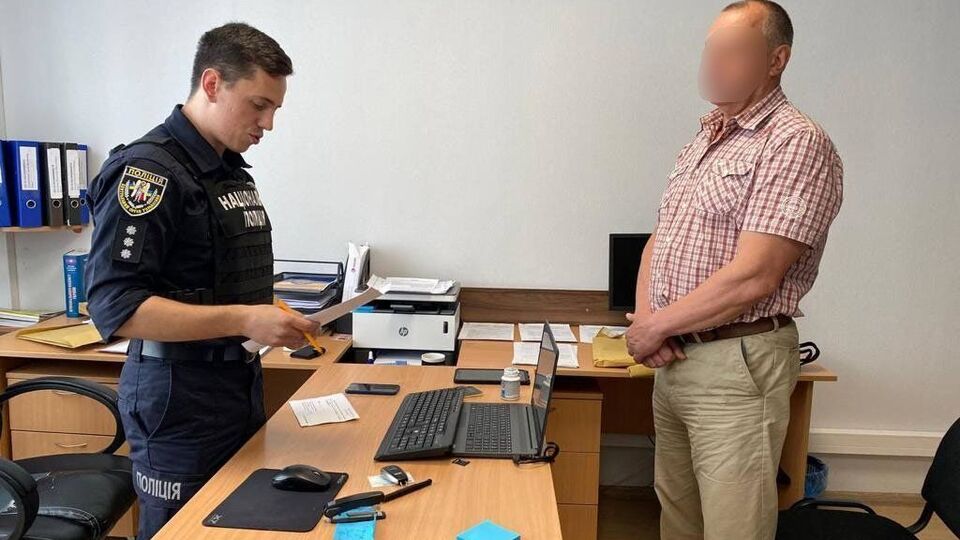 У затриманого вилучили вогнепальну зброю, боєприпаси та символіку