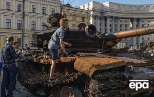 Выставка разбитой российской техники уже демонстрируется в центре Киева