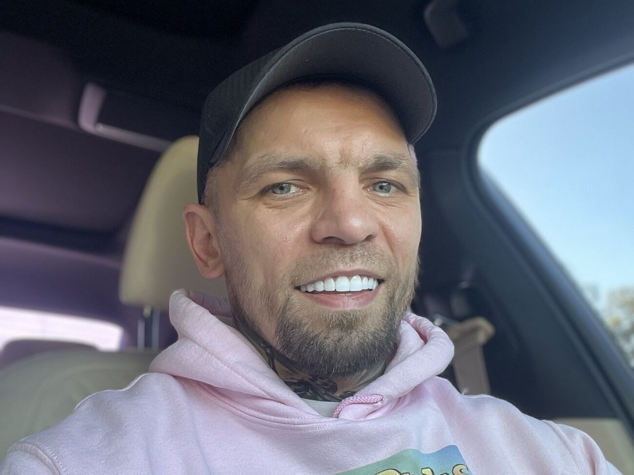 Боксер из Украины Иван Редкач, несмотря на войну, фотографируется с россиянином и не видит в этом проблем