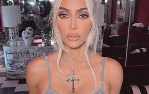 Кардашян показала косметику собственного бренда