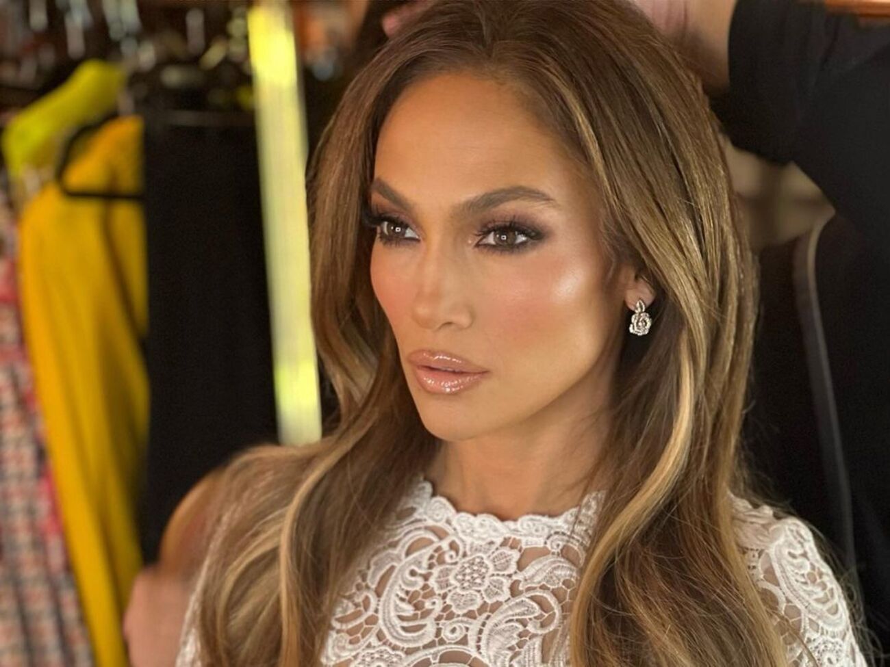 Лопес показала каблучку з великим кристалом