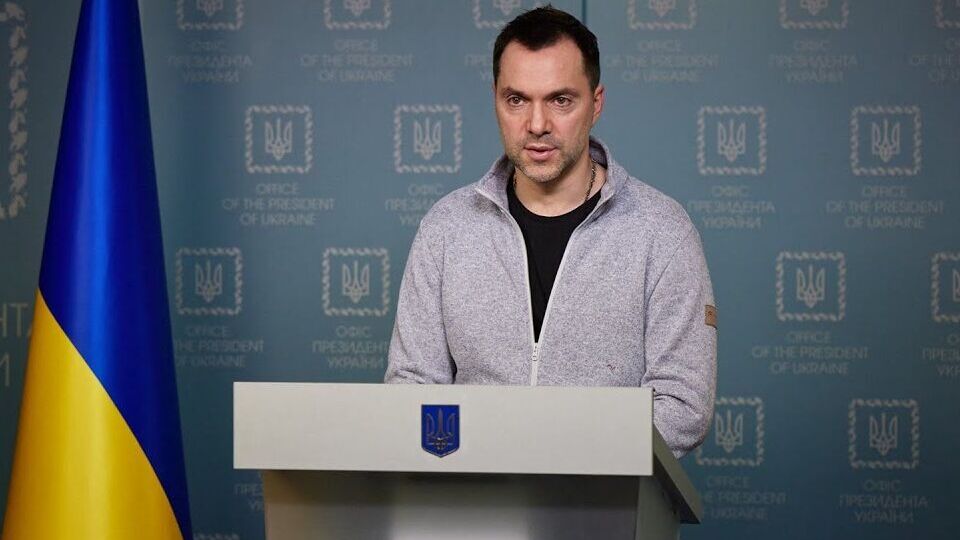 Арестович: Кремль розуміє, що, якщо білоруську армію погнати в Україну, це буде найбільше поповнення ЗСУ озброєнням і технікою