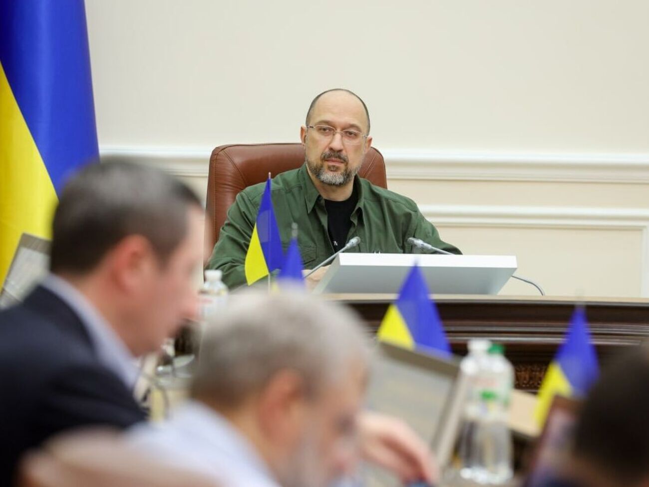 Денис Шмыгаль анонсировал привлечение официальных безработных к общественно полезным работам