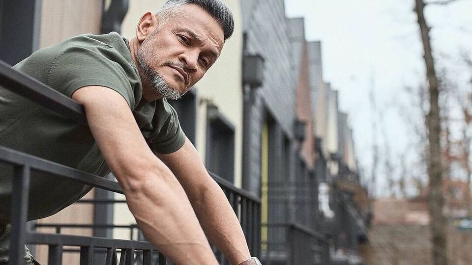 Хіменес-Браво заявив, що спить не більше ніж сім годин на добу